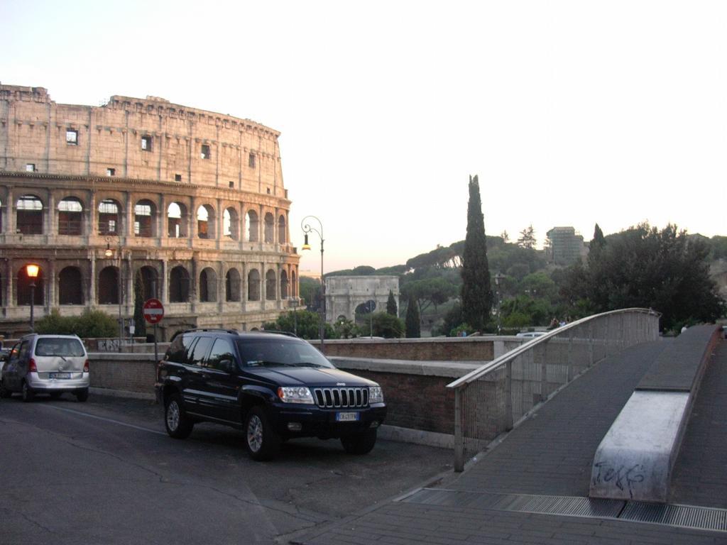 Vacanze Al Colosseo Polveriera Roma Phòng bức ảnh